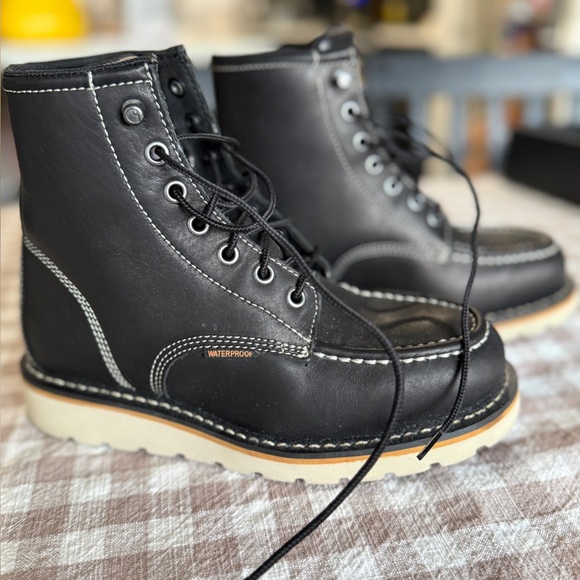 Carhartt Black Leather waterproof women's boots - Never worn size 6 - Picture 2 of 7